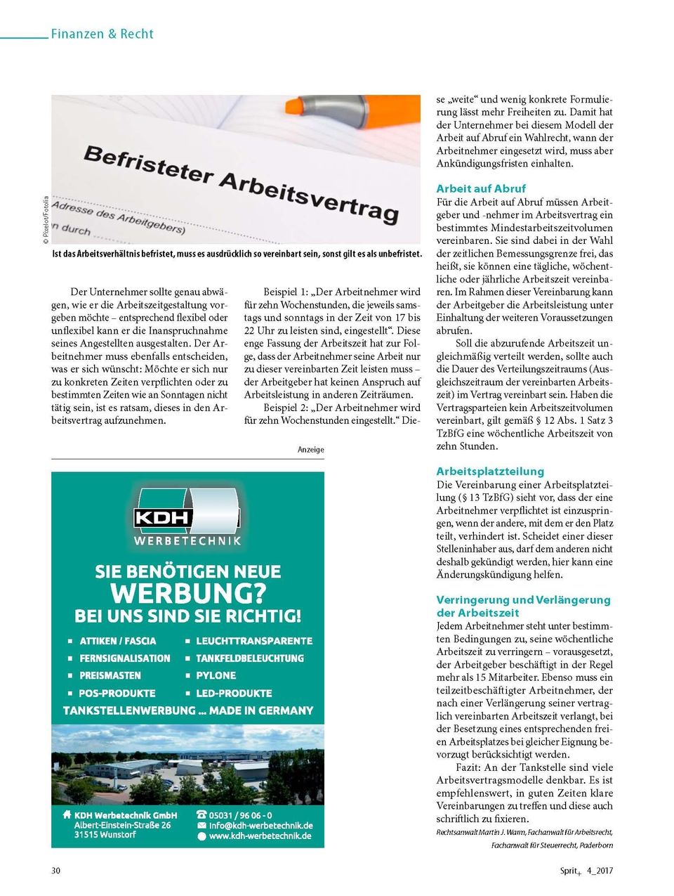verschiedenen Arbeitszeitmodellen zu beschäftigen. Was dabei zu beachten ist, erklärt Rechtsan-walt Martin J. Warm. Ob eine Tankstelle nun zwei oder 20 Mitarbeiter hat – die Organisation des Personals ist immer eine knifflige Sache. Noch komplizierter wird es, wenn die Station 24 Stunden geöffnet hat und ein Bistro und eine Waschanlage als zusätzliche Services bietet, die mehr Personal für die spezifischen Aufgaben notwendig machen. Dann wird der Betreiber zum Jongleur, der seine Mitarbeiter so ein-planen muss, dass immer ausreichend Arbeitskräfte zur Verfügung stehen. In seiner Flexibilität ist der Tankstellenchef jedoch je nach Arbeitszeitmodell seiner Angestellten eingeschränkt, wie die folgende Übersicht zeigt. Arbeitszeitmodelle Vollzeit – Teilzeit: Eine Teilzeitbeschäftigung übt jeder Arbeitnehmer aus, der kürzer arbeitet als der vergleichbare Vollzeitangestellte. Maßstab ist die betriebsübliche Wochenarbeitszeit. Ein Mitarbeiter, der im Sommer viel arbeitet und im Winter lange Pausen hat, gilt ebenfalls als Teilzeitmitarbeiter. Geregelt ist dies im Teilzeit- und Befristungsgesetz (TzBfG). Zu den Teilzeitangestellten gehören zudem die sogenannte Minijobber oder 450-Euro-Kräfte. Häu-fig ist auch die Rede von geringfügig Beschäftigten oder Aushilfen, wobei dieser Begriff (arbeits-)rechtlich nicht definiert ist. Minijobber verdienen bis zu 450 Euro im Monat, der Arbeitgeber zahlt pauschale Beiträge zur Kranken- und Rentenversicherung, zur gesetzlichen Unfallversicherung und zu Umlagen und Steuern. Wichtig ist, dass die Beschäftigung bei der Minijob-Zentrale (www.minijob-zentrale.de) angemeldet wird. Hat ein Arbeitnehmer mehrere Minijobs, werden diese entweder in den Arbeitstagen oder dem Entgelt addiert. Wer dann regelmäßig mehr als 450 Euro pro Monat und länger als drei Monate be-ziehungsweise 70 Arbeitstage arbeitet, hat keinen Minijob, sondern übt eine ganz normale sozial-versicherungspflichtige Beschäftigung aus. Bis zu 850 Euro gilt dann die sogenannte Gleitzone. Für die Sozialversicherung wird in diesen Fällen eine besondere Beitragsberechnung angewendet: Der Arbeitgeber zahlt den vollen Beitragsanteil, während der Anteil des Arbeitnehmers geringer aus-fällt. Tankstellenbetreiber sollten bei Minijobbern zu Beginn des Arbeitsverhältnisses und anschließend regelmäßig (mindestens einmal jährlich) eine im Idealfall schriftliche Erklärung über weitere Be-schäftigungen anfordern. So verhindert er, dass es in den turnusmäßigen Sozialversicherungsprü-fungen nicht zu Beitragsnachforderungen kommt. Bildunterschrift: Ein Arbeitnehmer darf grundsätzlich mehrere Minijobs parallel ausüben. Vorsicht ist aber geboten, wenn er dabei mehr als 450 Euro im Monat verdient. Kurzfristige Beschäftigung: Eine kurzfristige Beschäftigung muss von vornherein auf drei Monate (90 Kalendertage) bezie-hungsweise 70 Arbeitstage begrenzt sein. Mehrere kurzfristige Beschäftigungen im Laufe eines Kalenderjahres werden aufaddiert, auch wenn diese bei verschiedenen Arbeitgebern ausgeübt werden. So kann es sich schnell um eine geringfügige Beschäftigung oder ein normales sozialversi-cherungspflichtiges Arbeitsverhältnis handeln. Eine kurzfristige Beschäftigung ist sozialversicherungsfrei, unterliegt aber der Lohnsteuerpflicht. Auch Schüler, die in den Ferien eine begrenzte Tätigkeit ausüben, fallen unter diesen Begriff. Ausbildungsverhältnis Ein Ausbildungsverhältnis wie die Ausbildung zum Kaufmann im Einzelhandel oder zum Tankwart an der Tankstelle ist kein Beschäftigungsverhältnis im arbeitsrechtlichen Sinne, sondern unterliegt in ihrer Ausgestaltung den Regelungen des Berufsbildungsgesetzes (BBiG). Bei minderjährigen Aus-zubildenden sind hier insbesondere die Bestimmungen des Jugendarbeitsschutzgesetztes zu be-achten. Befristetes Arbeitsverhältnis – unbefristetes Arbeitsverhältnis: Ein befristetes Arbeitsverhältnis (§ 14 TzBfG) muss zwingend und ausdrücklich als solches verein-bart sein. Fehlt diese ausdrückliche Vereinbarung, wird ein unbefristetes Arbeitsverhältnis voraus-gesetzt. Vorteil einer Befristung ist, dass das Arbeitsverhältnis nach Ablauf der festgelegten Zeit automatisch endet. Das ermöglicht dem Arbeitgeber eine hohe Flexibilität. Schwierig wird es dagegen, wenn sich gute Mitarbeiter wegen fehlender Perspektive „wegbewer-ben“ oder wenn eine weitere befristete Beschäftigung vorgesehen ist. Mehrere aufeinander fol-gende befristete Arbeitsverträge sind arbeitsrechtlich nur in Ausnahmefällen zulässig und unterlie-gen zahlreichen Vorschriften des TzBfG. Bildunterschrift: Ist das Arbeitsverhältnis befristet, muss es ausdrücklich so vereinbart sein, sonst gilt es als unbefristet. Urlaub und Sozialleistungen: Alle Beschäftigten – egal ob Vollzeit oder in Teilzeit – haben die gleichen Rechte und Pflichten be-züglich Entgeltfortzahlung, bezahltem Urlaub, betrieblichen Sozialleistungen und Kündigungs-schutz. Dies hat zur Folge, dass die einzelnen Gesetze greifen, zum Beispiel das Bundesurlaubsge-setz und das Entgeltfortzahlungsgesetz. 1. Arbeitszeitgestaltung Um Ärger zu vermeiden und die Schichten verlässlich besetzt zu haben, sollte die Arbeitszeit jedes Mitarbeiters konkret geregelt sein, insbesondere, wenn Sonn- und Feiertagsarbeit auf der Tages-ordnung stehen. Je konkreter die Regelungen zur Arbeitszeit im Arbeitsvertrag festgehalten sind, umso gebundener sind deshalb die Parteien. Der Unternehmer sollte genau abwägen, wie er die Arbeitszeitgestaltung vorgeben möchte – ent-sprechend flexibel oder unflexibel kann er die Inanspruchnahme seines Angestellten ausgestalten. Der Arbeitnehmer muss ebenfalls entscheiden, was er sich wünscht: Möchte er sich nur zu konkre-ten Zeiten verpflichten oder zu bestimmten Zeiten wie an Sonntagen nicht tätig sein, ist es ratsam, dieses in den Arbeitsvertrag aufzunehmen. Beispiel 1: „Der Arbeitnehmer wird für zehn Wochenstunden, die jeweils samstags und sonntags in der Zeit von 17 bis 22 Uhr zu leisten sind, eingestellt“. Diese enge Fassung der Arbeitszeit hat zur Folge, dass der Arbeitnehmer seine Arbeit nur zu dieser vereinbarten Zeit leisten muss – der Ar-beitgeber hat keinen Anspruch auf Arbeitsleistung in anderen Zeiträumen. Beispiel 2: „Der Arbeitnehmer wird für zehn Wochenstunden eingestellt “. Diese „weite“ und wenig konkrete Formulierung lässt mehr Freiheiten zu. Damit hat der Unternehmer bei diesem Modell der Arbeit auf Abruf ein Wahlrecht, wann der Arbeitnehmer eingesetzt wird, muss aber Ankündi-gungsfristen einhalten. Arbeit auf Abruf: Für die Arbeit auf Abruf müssen Arbeitgeber und -nehmer im Arbeitsvertrag ein bestimmtes Min-destarbeitszeitvolumen vereinbaren. Sie sind dabei in der Wahl der zeitlichen Bemessungsgrenze frei, das heißt sie können eine tägliche, wöchentliche oder jährliche Arbeitszeit vereinbaren. Im Rahmen dieser Vereinbarung kann der Arbeitgeber die Arbeitsleistung unter Einhaltung der weite-ren Voraussetzungen abrufen. Soll die abzurufende Arbeitszeit ungleichmäßig verteilt werden, sollte auch die Dauer des Vertei-lungszeitraums (Ausgleichszeitraum der vereinbarten Arbeitszeit) im Vertrag vereinbart sein. Ha-ben die Vertragsparteien kein Arbeitszeitvolumen vereinbart, gilt gemäß § 12 Abs. 1 Satz 3 TzBfG eine wöchentliche Arbeitszeit von zehn Stunden. Arbeitsplatzteilung: Die Vereinbarung einer Arbeitsplatzteilung (§ 13 TzBfG) sieht vor, dass der eine Arbeitnehmer ver-pflichtet ist, einzuspringen, wenn der andere, mit dem er den Platz teilt, verhindert ist. Scheidet einer dieser Stelleninhaber aus, darf dem anderen nicht deshalb gekündigt werden, hier kann eine Änderungskündigung helfen. Verringerung und Verlängerung der Arbeitszeit: Jedem Arbeitnehmer steht unter bestimmten Bedingungen zu, seine wöchentliche Arbeitszeit zu verringern – vorausgesetzt, der Arbeitgeber beschäftigt in der Regel mehr als 15 Mitarbeiter. Eben-so muss ein teilzeitbeschäftigter Arbeitnehmer, der nach einer Verlängerung seiner vertraglich vereinbarten Arbeitszeit verlangt, bei der Besetzung eines entsprechenden freien Arbeitsplatzes bei gleicher Eignung bevorzugt berücksichtigt werden. Fazit: Viele Arbeitsvertragsmodelle sind denkbar. Es ist empfehlenswert in guten Zeiten klare Ver-einbarungen zu treffen und diese auch schriftlich zu fixieren. Kein gesetzlicher Anspruch auf Sonn- und Feiertagszuschläge Aus § 11 Abs. 2 ArbZG ergibt sich kein Anspruch auf Sonn- und Feiertagszuschläge. Ein Arbeitneh-mer, der an Sonn- und Feiertagen arbeitet, hat jedoch Anspruch auf eine angemessene Zahl be-zahlter freier Tage oder einen angemessenen Zuschlag auf das ihm hierfür zustehende Arbeitsent-gelt. In dem vom Bundesarbeitsgericht entschiedenen Fall ging es um einen Tankwart. Dieser war als Tankwart im Schichtdienst tätig und leistete auch Sonn- und Feiertagsarbeit. Der Kläger hat die Auf-fassung vertreten, der Beklagte schulde ihm für Arbeit an Sonn- und Feiertagen nach § 11 Abs. 2 i.V.m. § 6 Abs. 5 ArbZG Zuschläge. Dies wurde vom BAG verneint. (BAG, Urteil vom 11.1.2006, 5 AZR 97/05) Rechtsanwalt Martin J. Warm, Fachanwalt für Arbeitsrecht, Fachanwalt für Steuerrecht, Paderborn